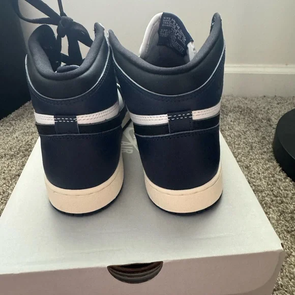 Jordan 1 High Midnight Navy - Picture 4 of 5